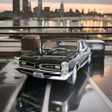 1:18 Highway 61 1966 Pontiac