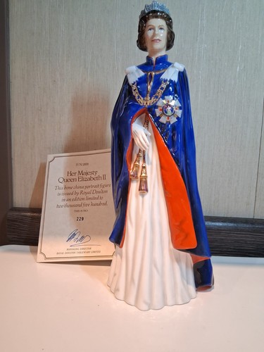 Royal doulton figurine queen - doulton,