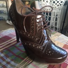 PURA LOPEZ BROWN PATENT LACE