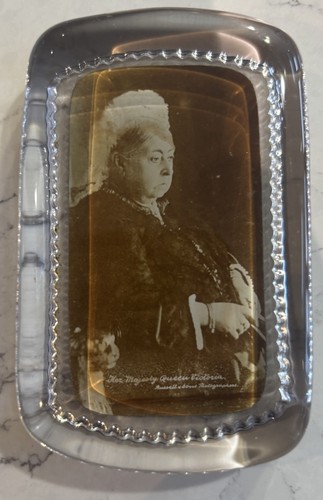 Clear glass paperweight queen - paperweight,