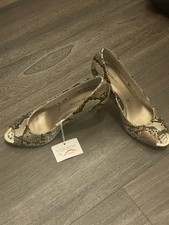 Tamaris Women's Shoes Peep Toe Pump Size 38