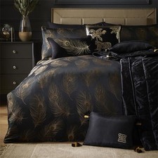 Laurence Llewelyn Bowen: Sleeping Beauty collection Duvet Set. Model: Dandy