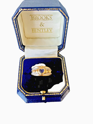 9ct gold claddagh style ring - 9ct,