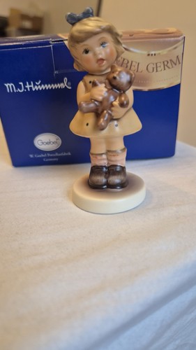 Hummel cuddles figurine - j,