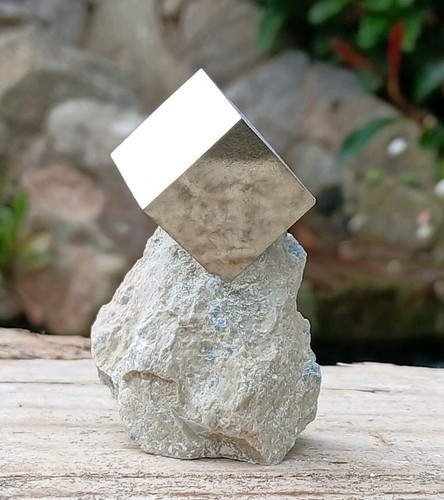 Cube pyrite original - ~,