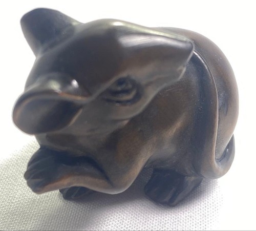 Boxwood netsuke mouse carving - boxwood,