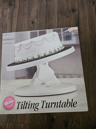 Wilton tilting turntable cake - turntable,