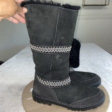 Ugg Women’s Sundance Revival 5605 Sheepskin Suede Boot Size 9 Used