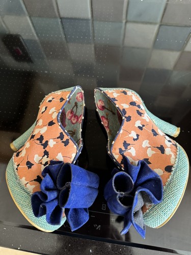 Irregular choice hook line - line, &