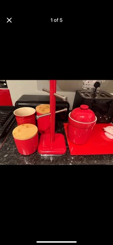 Reduced red kitchen items - -,