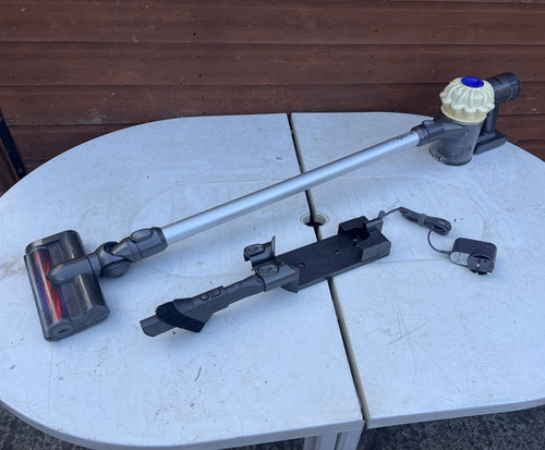 Dyson cordless stick - v6,