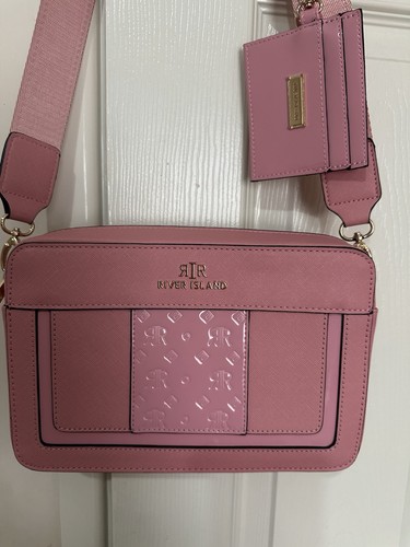 River island shoulder - river,