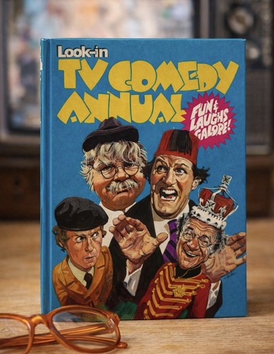 1975 look comedy - 1975,
