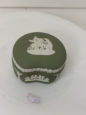 Wedgewood jasperware green trinket box with neoclassical design