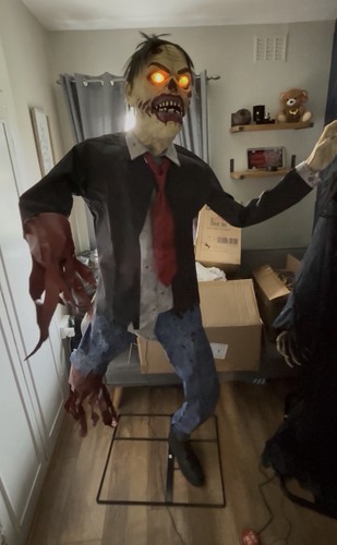 Giant 6ft scary zombie - 6ft,
