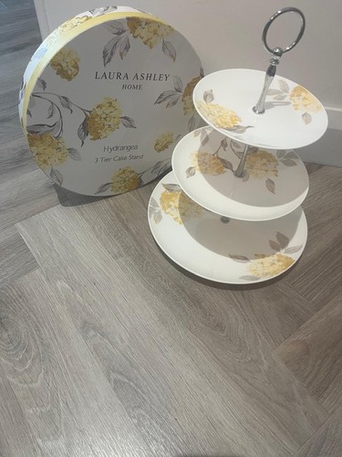 Laura ashley tier cake - 3-tier,