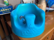 BUMBO FLOOR SEAT WITH 3 POINT HARNESS IN BLUE