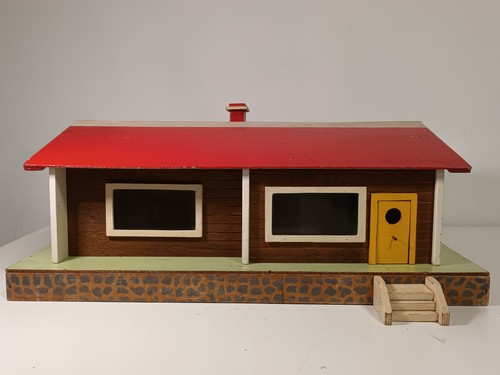 Vintage wooden bungalow - wooden,