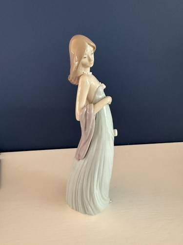 Lladro ingenue 5487 - ingenue,