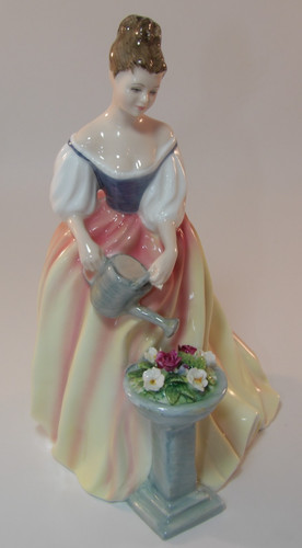 Royal doulton lady - 8, 1/4"