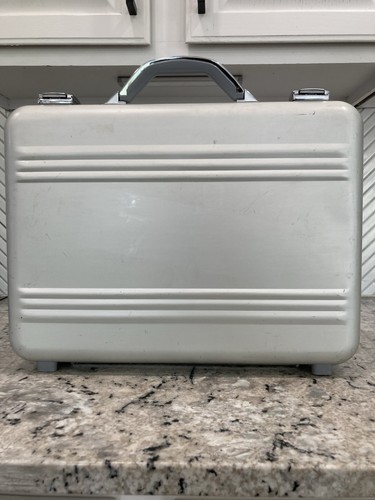 Vintage zero halliburton style - zero,