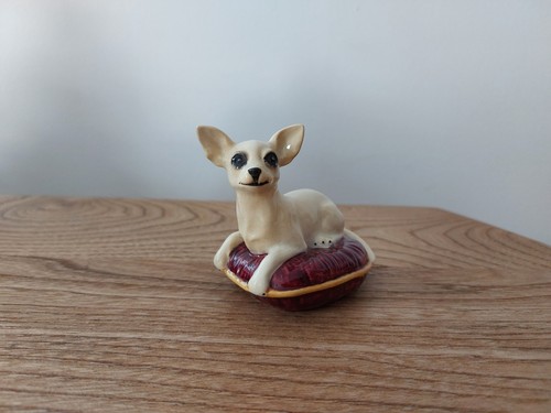 Beswick chihuahua ornament - chihuahua,