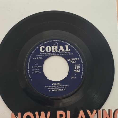 Coral buddy holly wishing rock - coral,