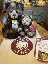 CHARLIE BEARS Snuggle and