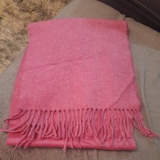 Lyle & Scott Scorland 100% Cashmere Scarf In  Pink 
