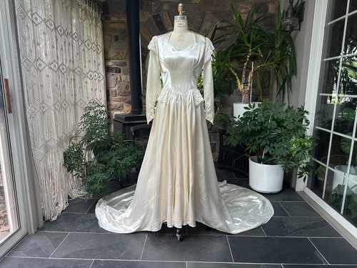 Vintage 1940s ivory satin - satin, and