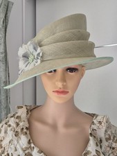 GREEN HAT WITH GREY FEATHERS/