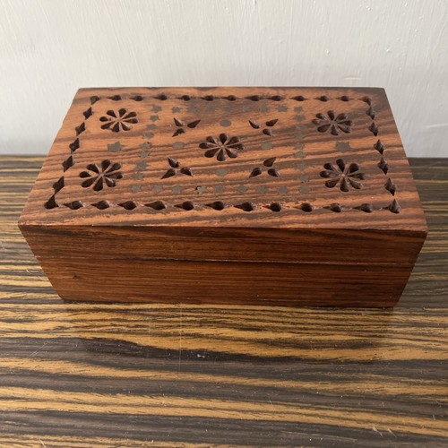 Vintage small carved floral - small,