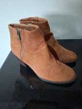 Tan Ladies Boots Size 5