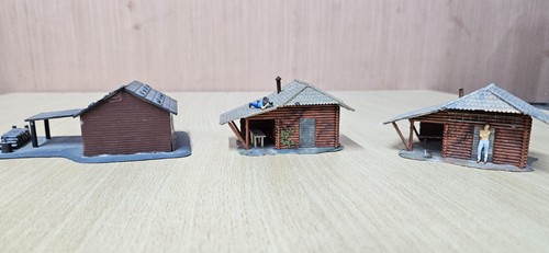Three scale small - three, oo/ho