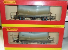 HORNBY  00 GAUGE - PAIR OF