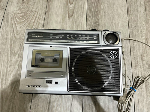 Sanyo 2563lg radio cassette - radio,
