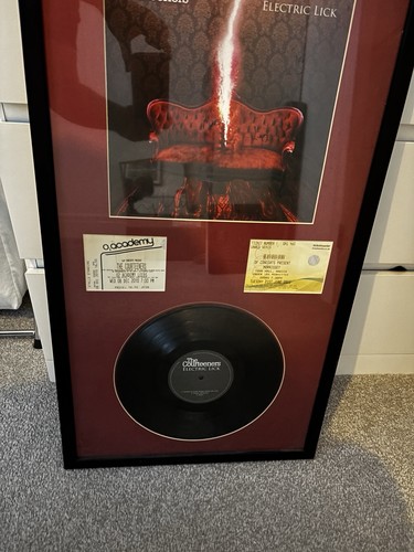 Signed and framed courteeners - signed,