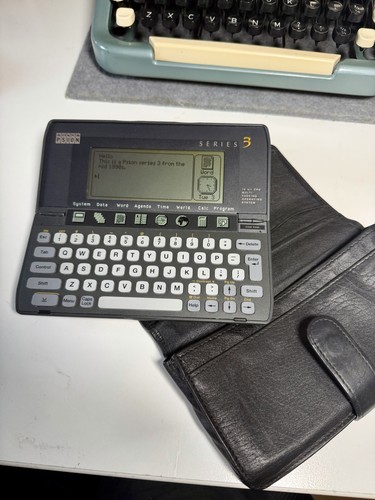 Psion vintage pda - vintage, 1990s
