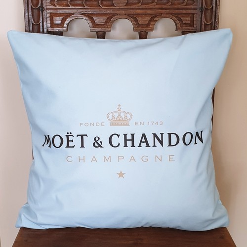 Moet chandon champagne - chandon,