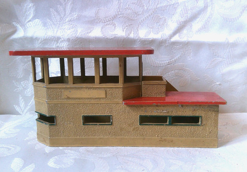 Hornby dublo metal signal box - metal,