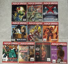 2000AD Judge Dredd Megazine Comic Issue 20 21 22 23 24 25 26 27 28 29 Free Badge