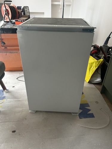 Hye column under counter - under,
