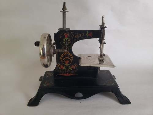 Vintage casige miniature toy - casige,