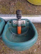 Nose fill drinkers, Good condition. 11 in total. Good condition