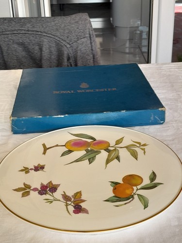 Royal worcester eavesham cake - ,