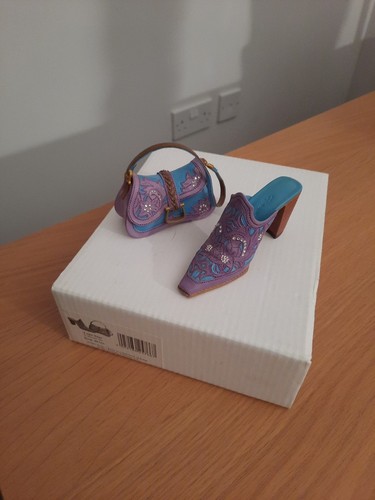 Just the right shoe raine - just,