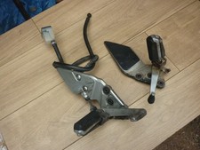 SUZUKI BANDIT 600 MARK 1 (R REG) Pair of footpegs/hangers for spares or refurb.