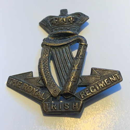Royal irish regiment - cap, badge