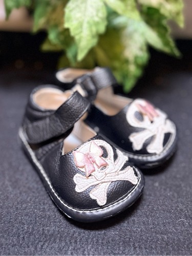 Jack lily skull crossbones - lily, &