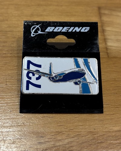 Boeing 737 pin badge brand - 737,